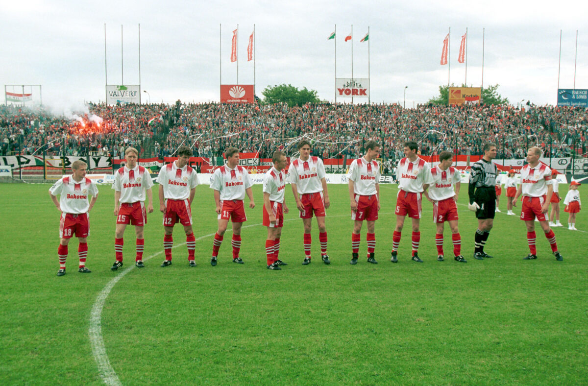 Legia - Widzew, 1997. FOT WLODZIMIERZ SIERAKOWSKI 1997-06-18 PILKA NOZNA - 1 LIGA LEGIA WARSZAWA - WIDZEW LODZ 2 - 3 MIASZKIEWICZ PAWEL, BOGUSZ DANIEL, MAJAK SLAWOMIR, SIADACZKA RAFAL, MICHALCZUK ANDRZEJ, DEMBINSKI JACEK, MICHALSKI RADOSLAW, GESIOR DARIUSZ, SZYMKOWIAK MIROSLAW, SZCZESNY MACIEJ, LAPINSKI TOMASZ