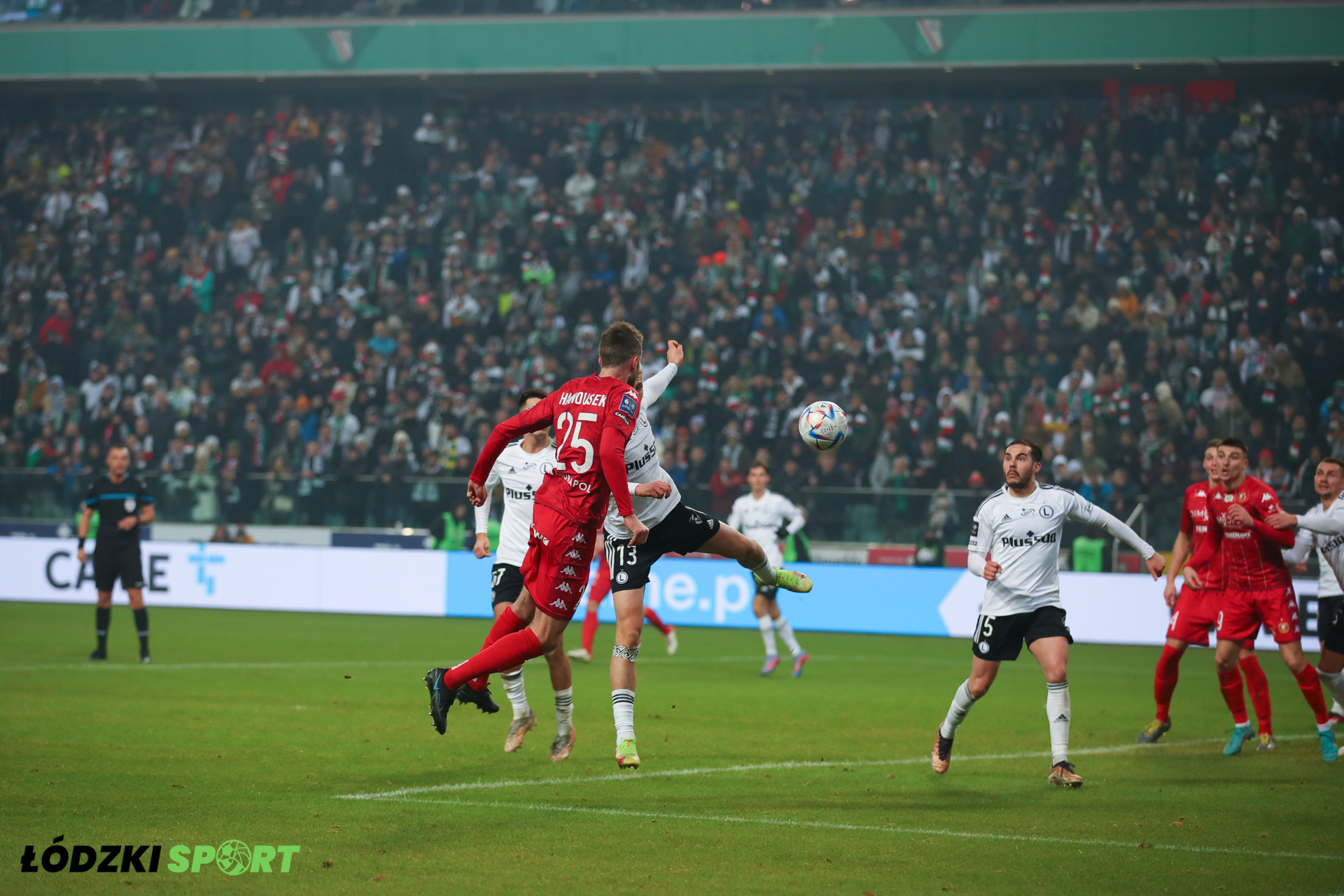 Komplet na meczu Legia - Widzew. Łodzianie walczą o marzenia - Zdjęcie główne