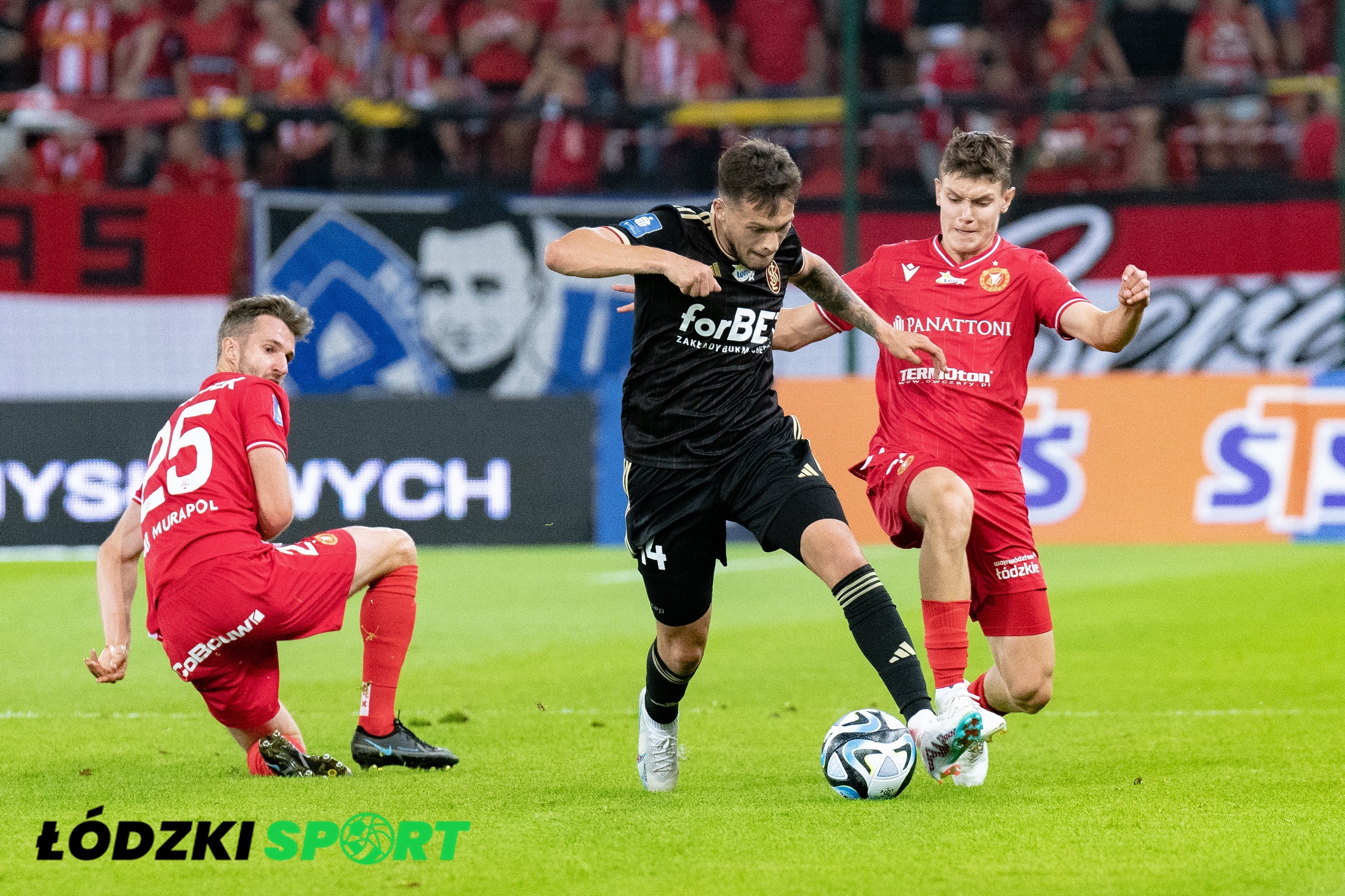 W derbach Łodzi w pierwszym składzie, ale do Turcji nie poleciał. Widzew ma na niego plan - Zdjęcie główne