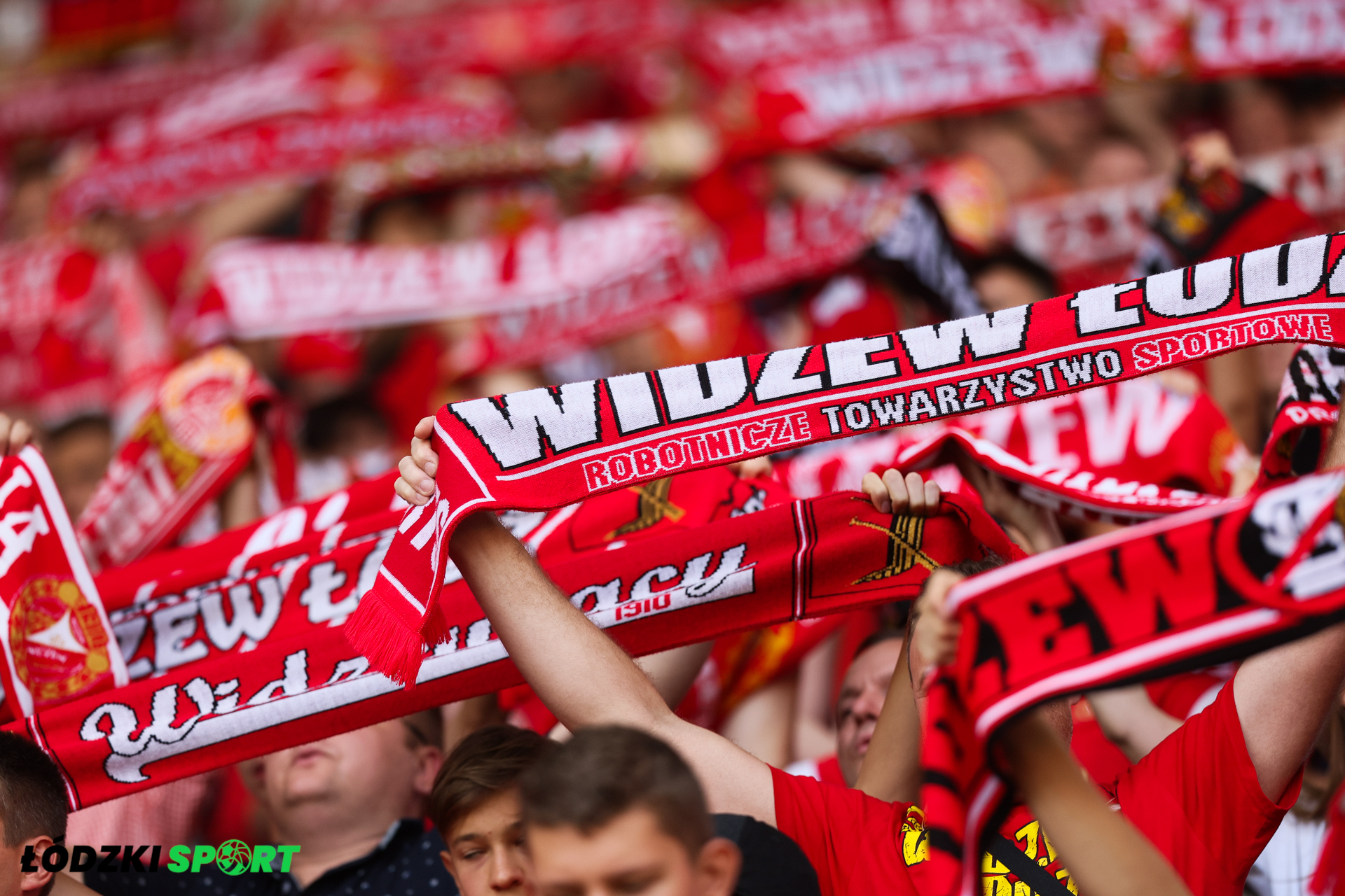 Trener Ruchu komplementuje Widzew i jego kibiców. „Publiczność po prostu go niesie” - Zdjęcie główne