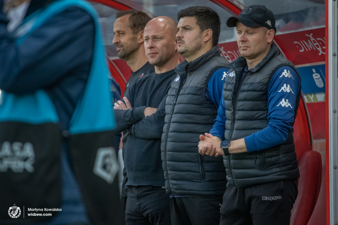 To jeden z powodów zwolnienia Niedźwiedzia z Widzewa? - Zdjęcie główne
