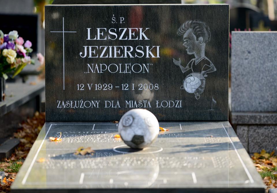 Przykry incydent na grobach zasłużonych dla ŁKS-u i Widzewa. Ze szczęśliwym zakończeniem - Zdjęcie główne