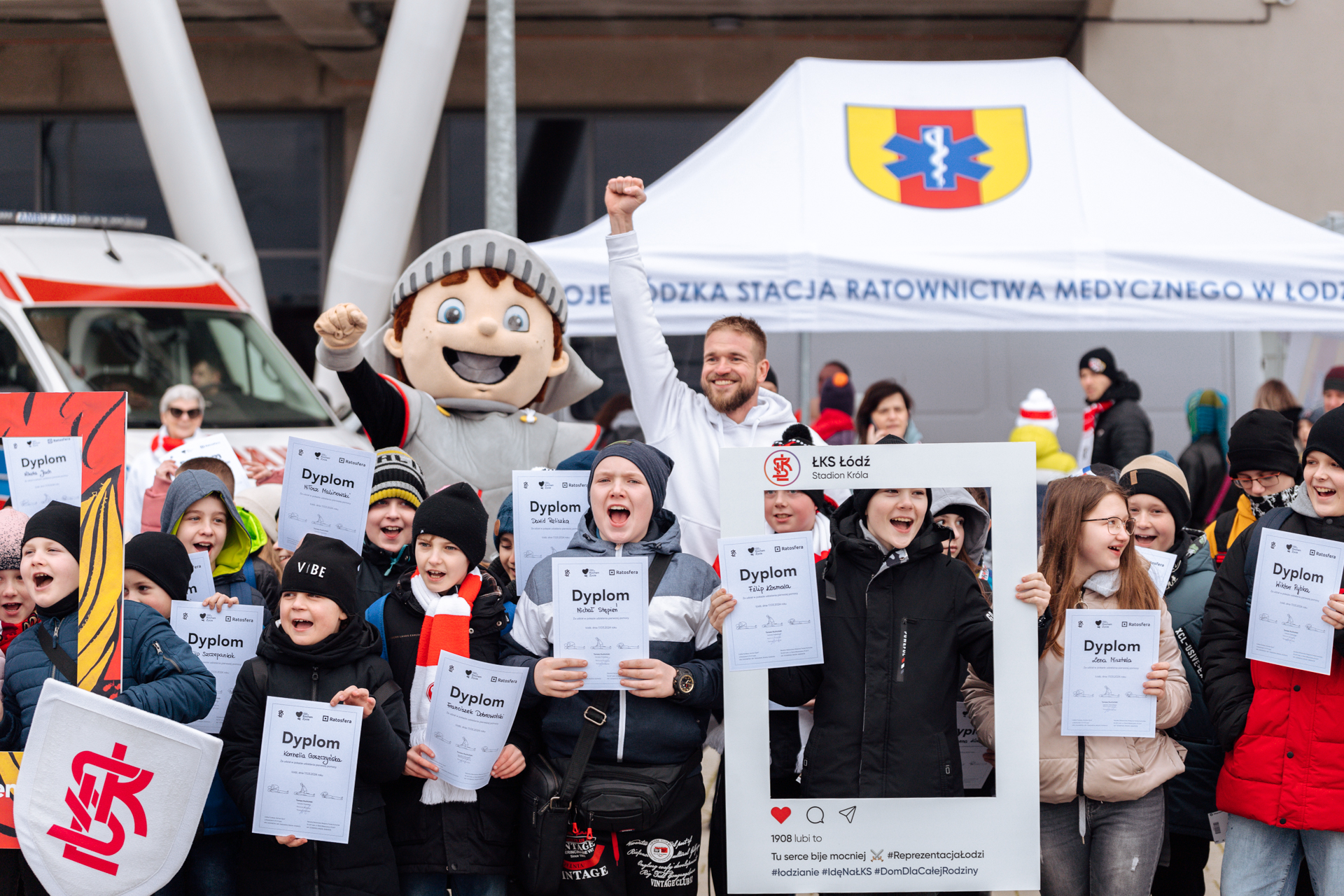 Kibice ŁKS-u uczyli się pomagać na "piątkę" - Zdjęcie główne