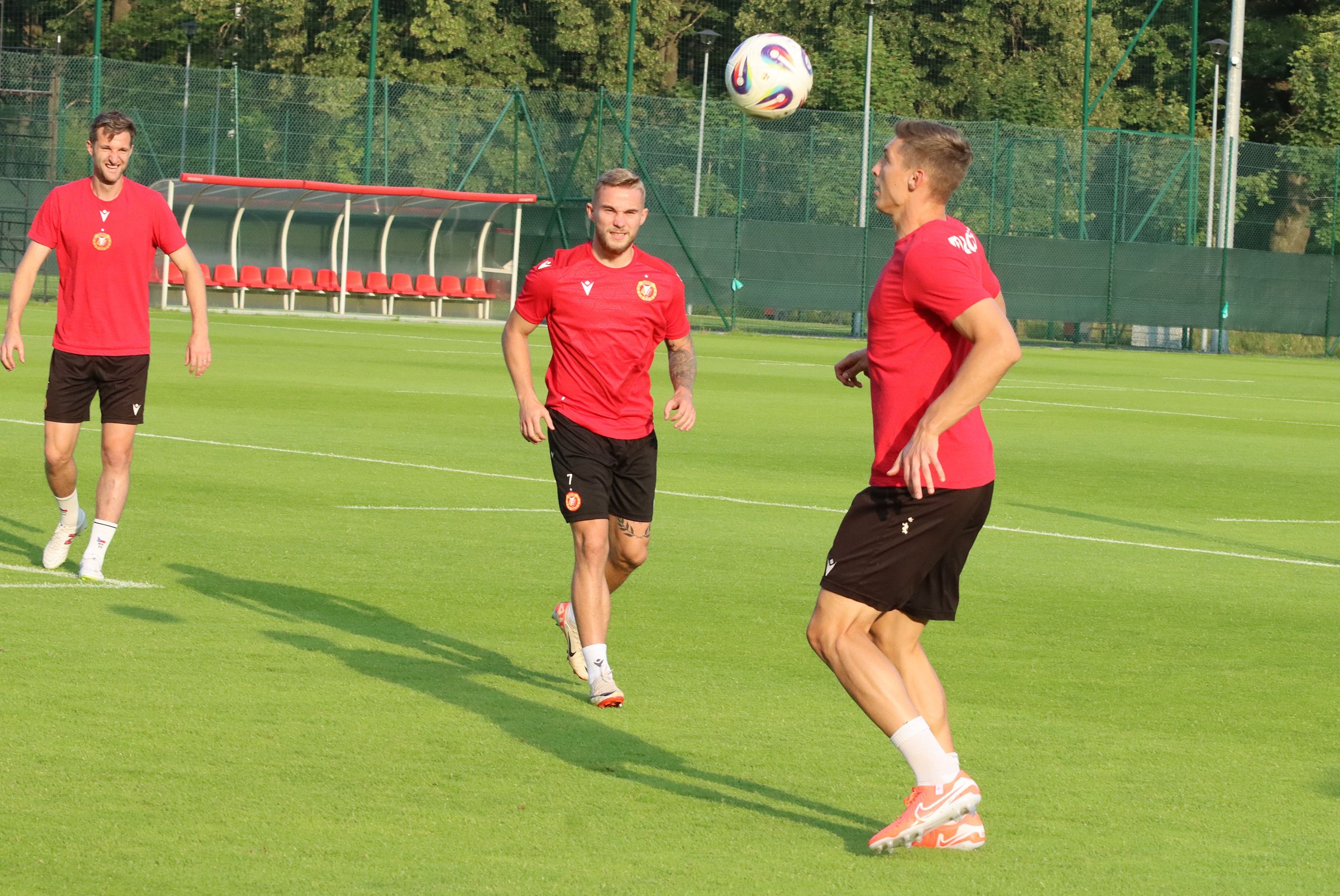 Trening-Widzewa-przed-1.-kolejka.-Mateusz-Zyro.jpg