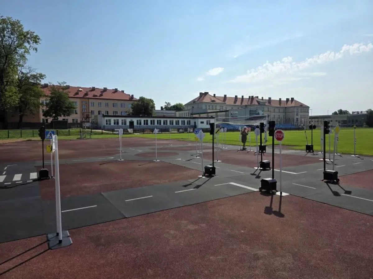 Na stadionie stanęło mobilne miasteczko rowerowe. To okazja do nauki bezpiecznej jazdy