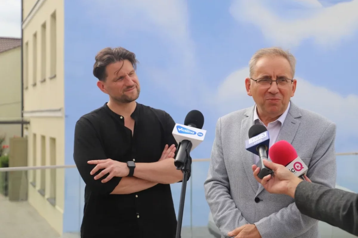 Kamienica „znika” na tle nieba. W Kutnie powstał wyjątkowy mural