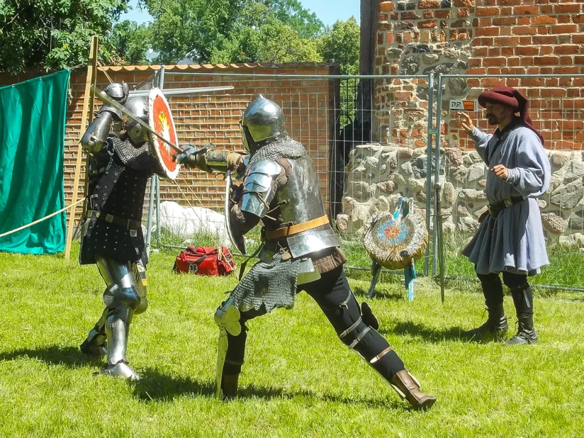 Rycerze, kuźnia, dawne zawody. W Płocku poczujesz się jak w średniowieczu! [ZDJĘCIA]