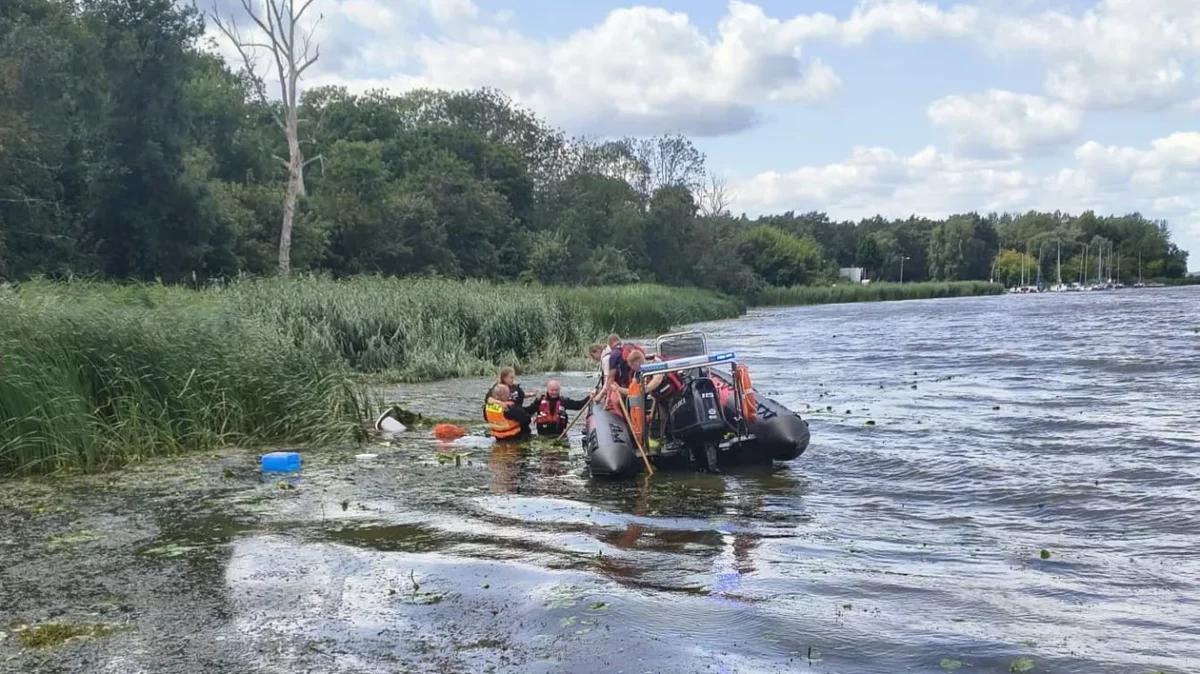 O krok od tragedii na Wiśle. Motorówka zaczęła tonąć zaledwie kilkanaście metrów od brzegu