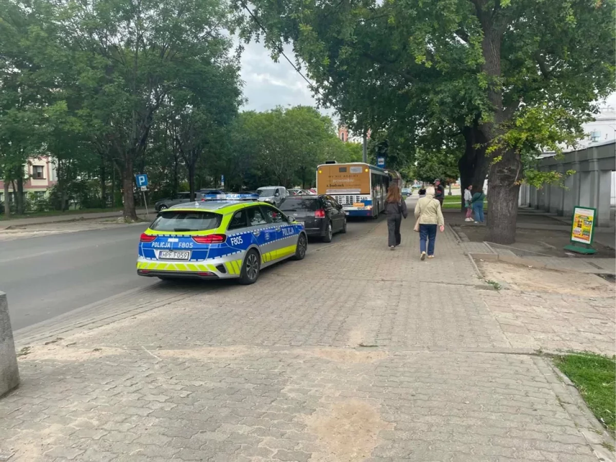 Kolizja z udziałem autobusu MZK w centrum. Na miejscu zjawiła się policja