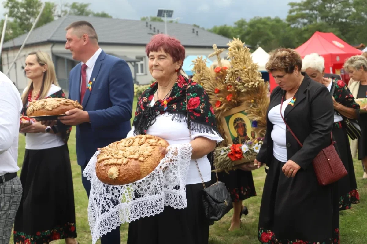 Dożynki powiatowo-gminne w Wysokiej Wielkiej. Mieszkańcy podziękowali za tegoroczne plony (ZDJĘCIA)
