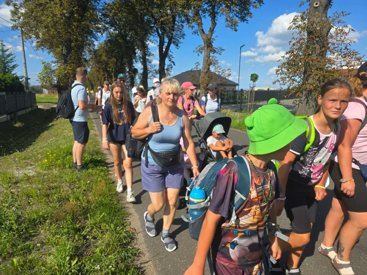 Pielgrzymka na Jasną Górę przeszła ulicami Kutna. „Na szlaku nigdy nie jesteś sam” (ZDJĘCIA)