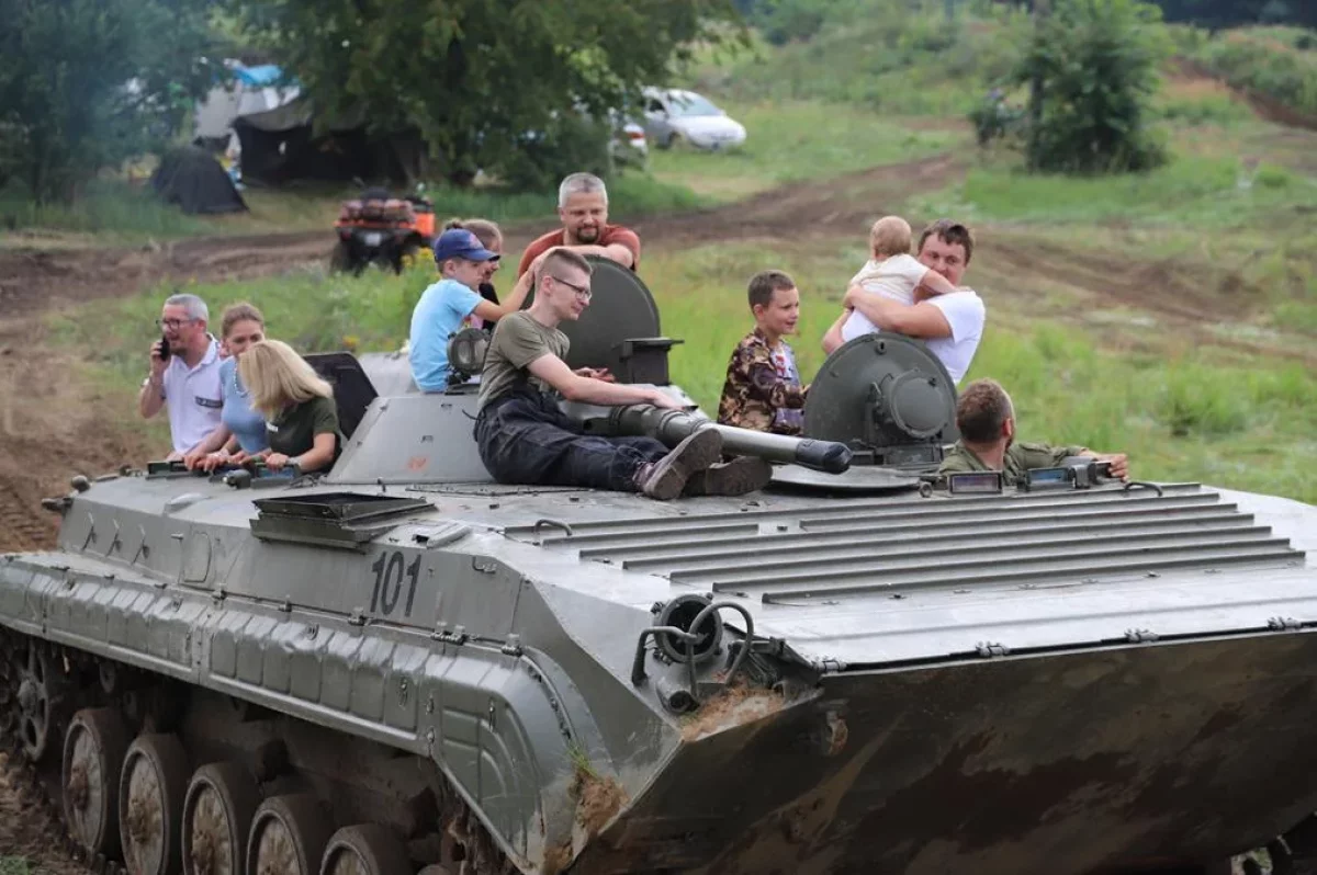 Bronie, strzelnica i przejażdżki sprzętem militarnym. Trwa 6. Cud nad Wisłą w Płocku [ZDJĘCIA]