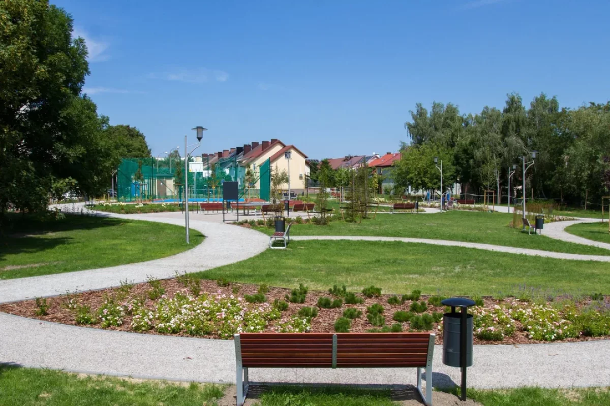 "Wkrótce to miejsce będzie tętniło życiem". Milionowa inwestycja na płockim osiedlu [ZDJĘCIA]