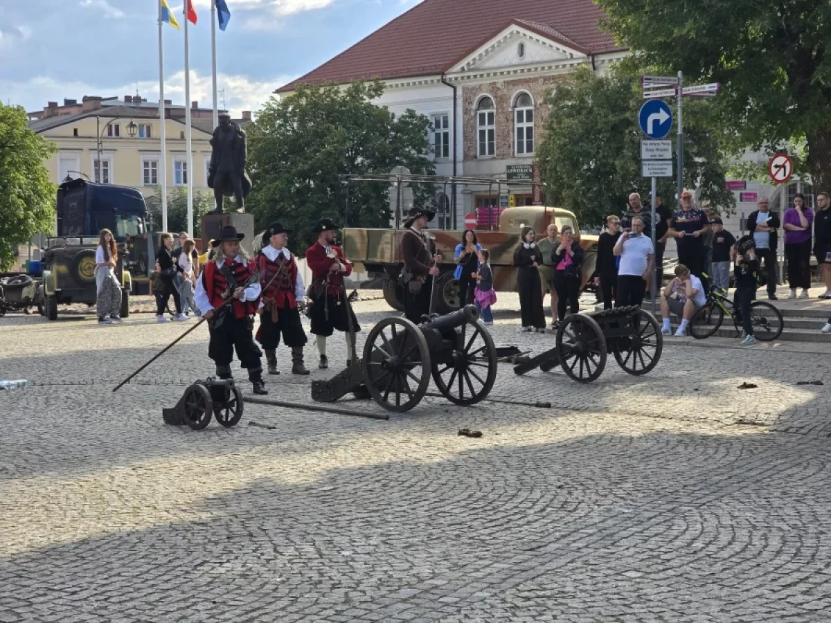 Husaria, rekonstrukcje i koncerty. Odyseja Historyczna wystartowała w Kutnie (ZDJĘCIA)