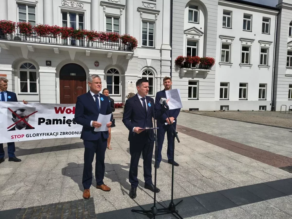 "Ukraina gra z Polską w obrzydliwą grę, w której gra się ofiarami". Konfederacja składa petycję, by Płock zerwał partnerstwo z Żytomierzem