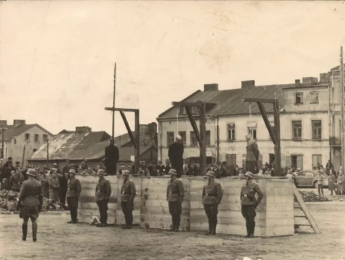 Szubienice stanęły o świcie. Mieszkańcy musieli patrzeć na egzekucję