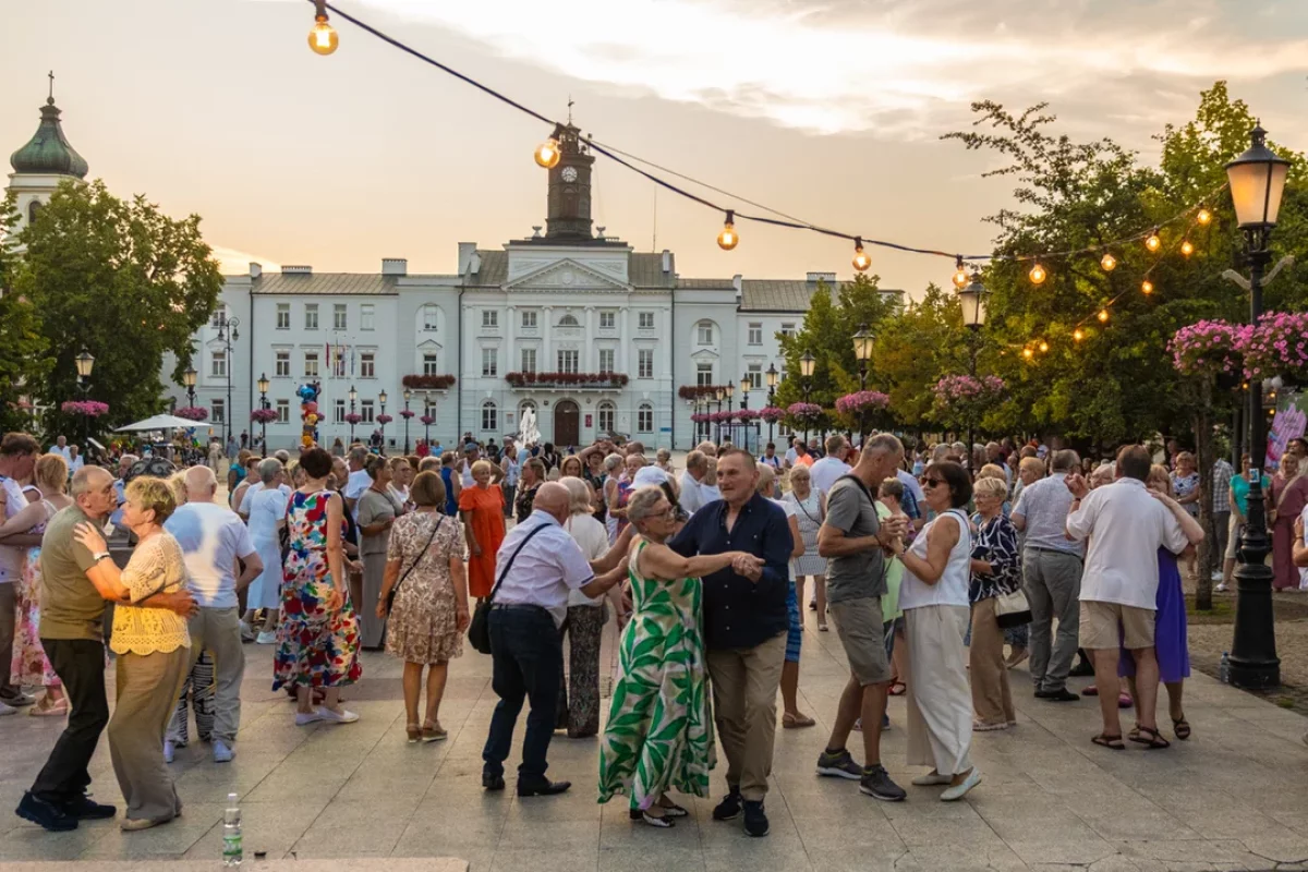 Gorączka piątkowej nocy! Potańcówka na Starym Rynku [ZDJĘCIA]