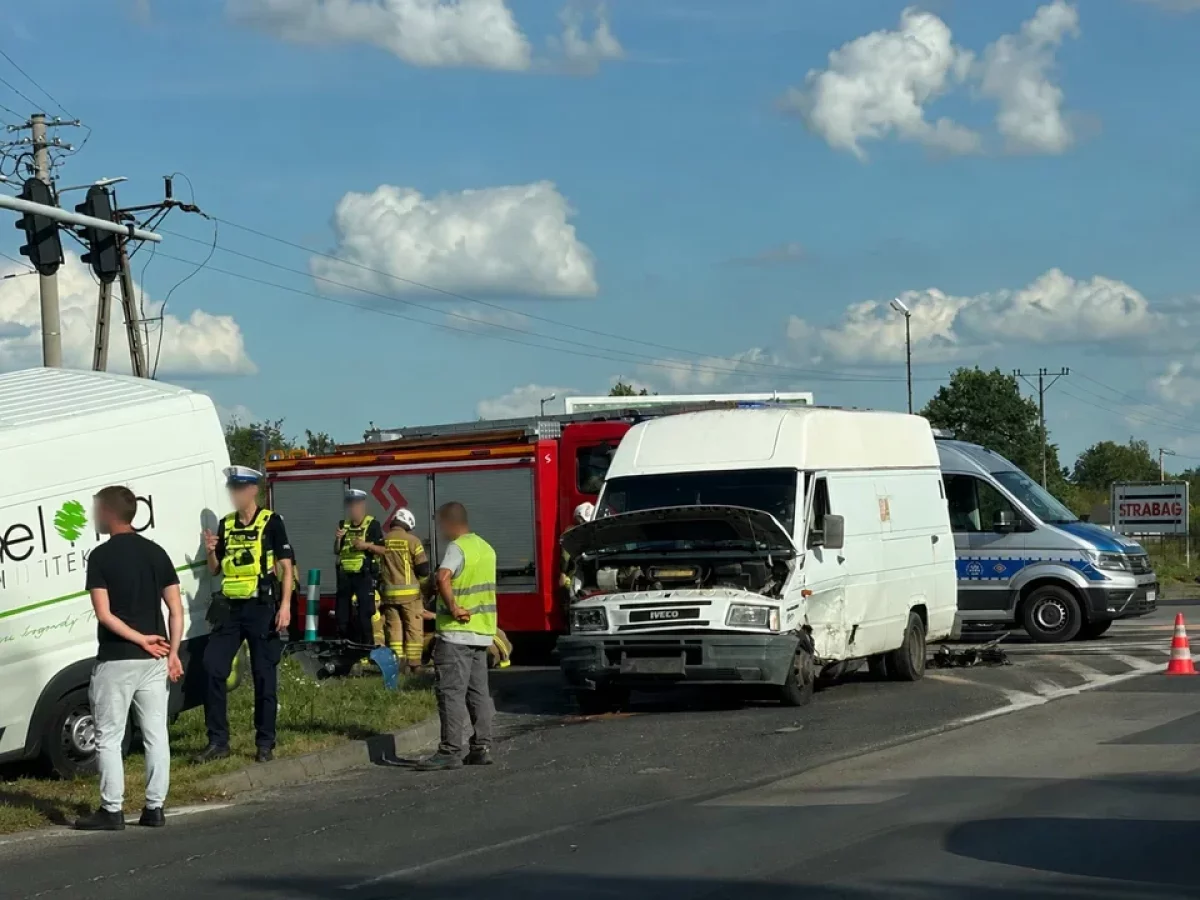 AKTUALIZACJA: Zderzyły się trzy samochody. Na miejscu pracowały służby