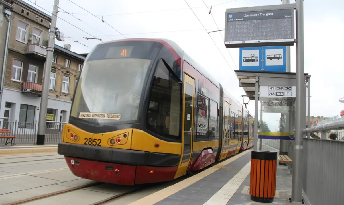 Utrudnienia na trasie tramwajowej Łódź – Pabianice. Ogłoszono objazdy. Kursują autobusy zastępcze - Zdjęcie główne