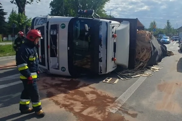 Wypadek niedaleko Pabianic. Poważne utrudnienia na zjeździe z drogi S14 na S8! - Zdjęcie główne