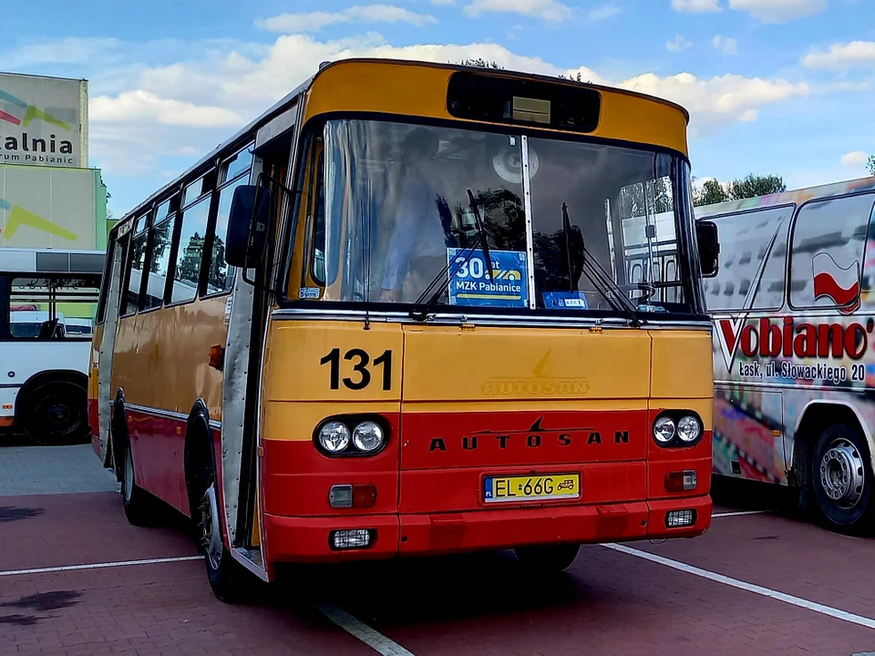 Zabytkowy autobus wyruszy na pabianickie ulice. Będzie kursował ulicą Zamkową - Zdjęcie główne