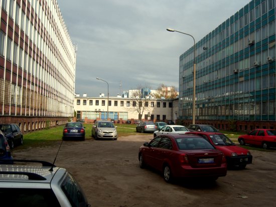 Parking między biurowcami. Nareszcie! - Zdjęcie główne