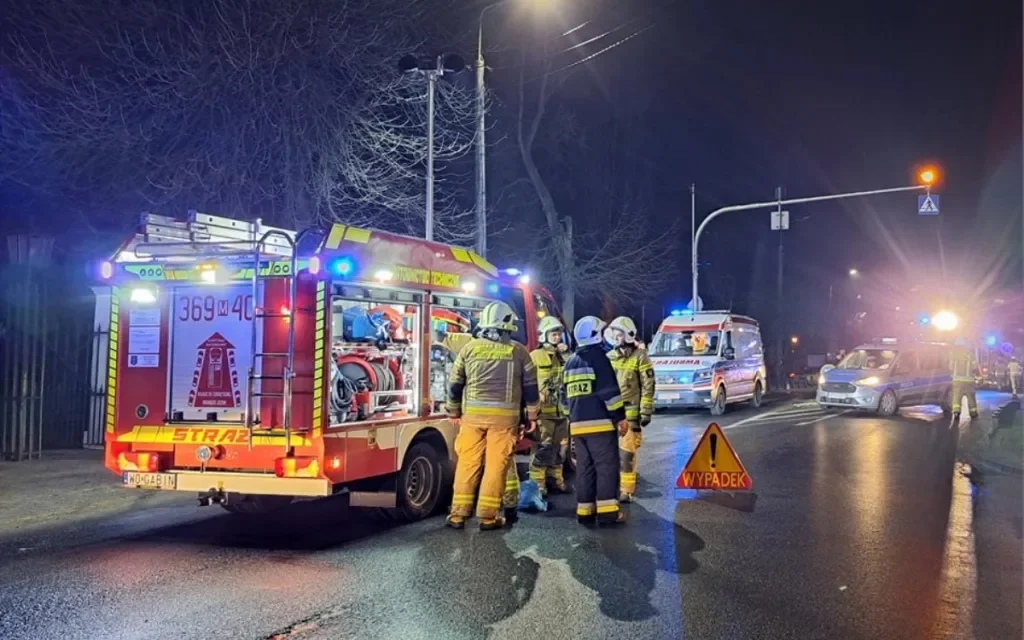 Samochód uderzył w kobietę tuż przy kościele. Kierowca błyskawicznie odjechał... - Zdjęcie główne