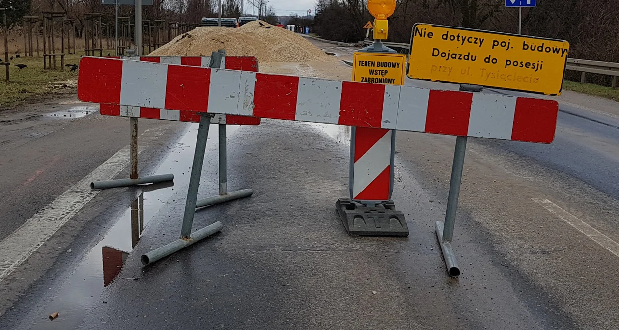 Zamknięty fragment ulicy w centrum miasta  - Zdjęcie główne