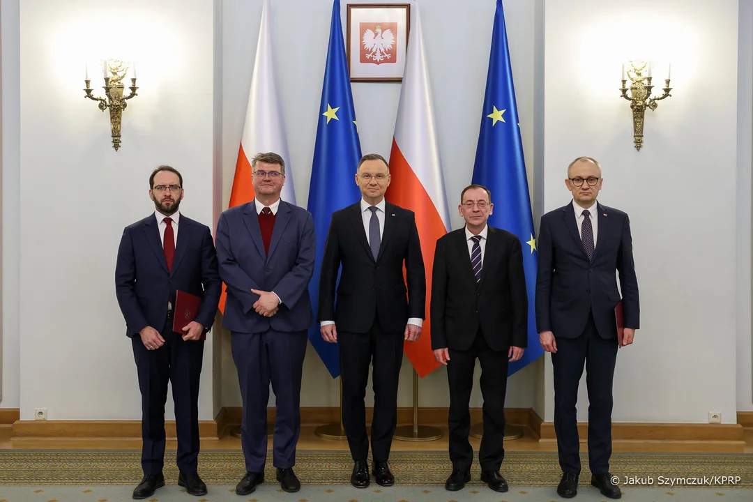 Policja otrzymała nakaz aresztowania Macieja Wąsika i Mariusza Kamińskiego. Byli szefowie CBA wciąż jednak na wolności - Zdjęcie główne