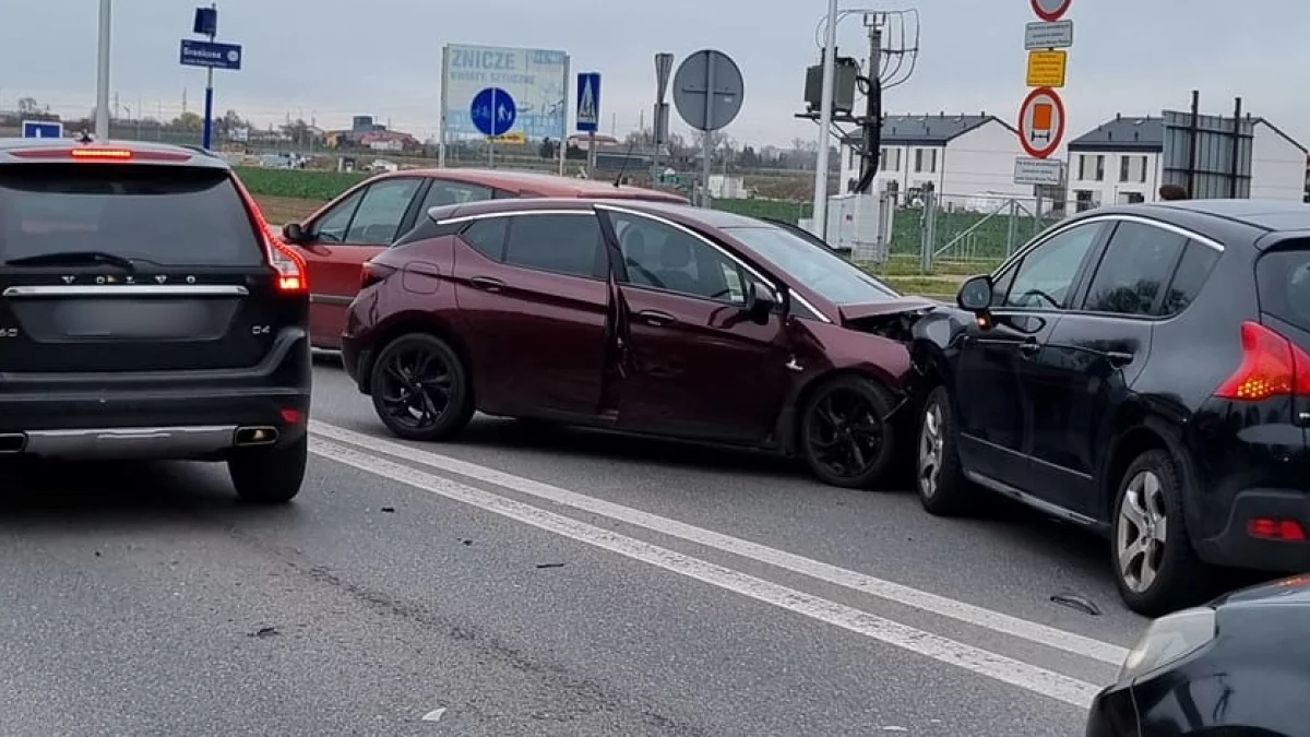 Zderzenie czterech pojazdów w Płocku. Są ranni - Zdjęcie główne