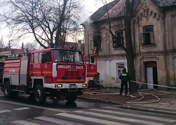 Pożar kamienicy. Są poszkodowani [FOTO] - Zdjęcie główne