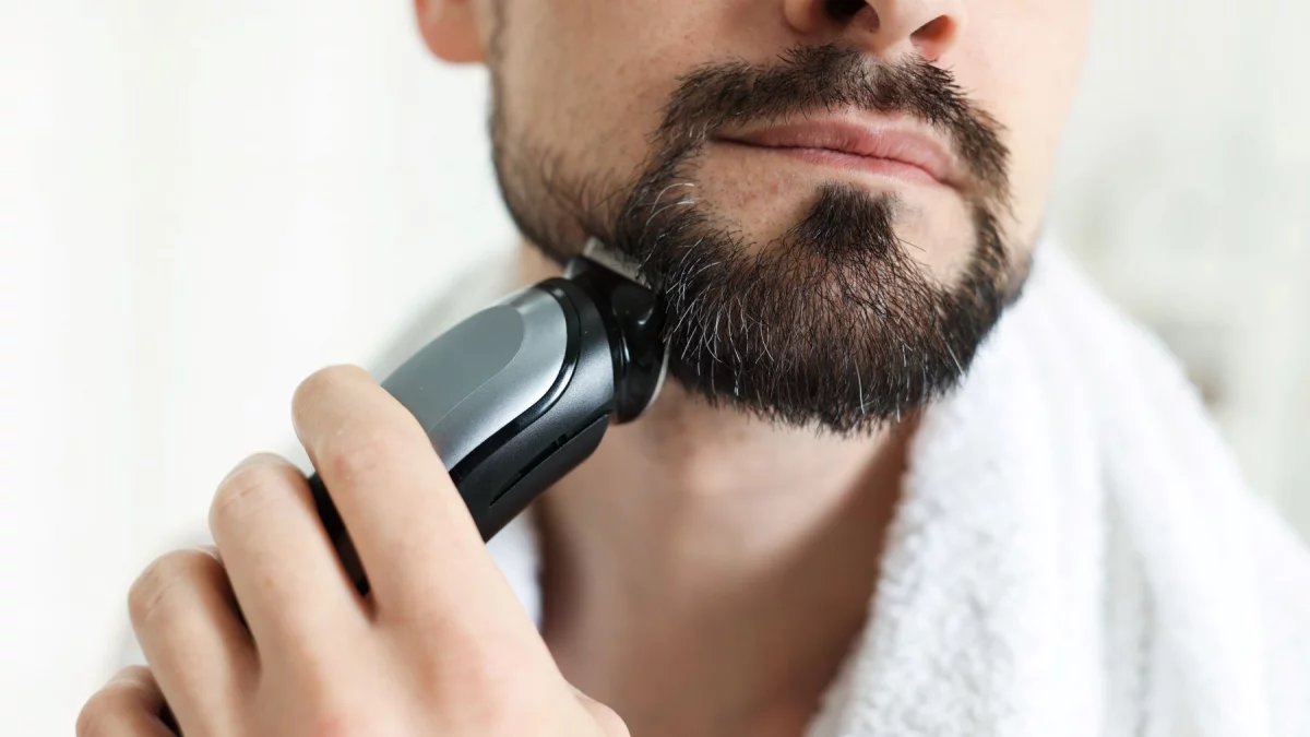 Idealny wygląd bez wychodzenia z domu – jak wybrać golarkę, która zapewni efekt jak od barbera?