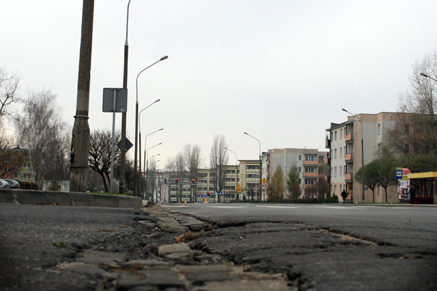 Główna ulica Podolszyc. Dziury, koleiny... - Zdjęcie główne