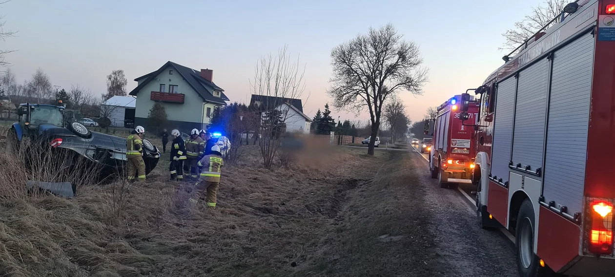 Dachowanie BMW w powiecie płockim. Kierowca był pijany - Zdjęcie główne