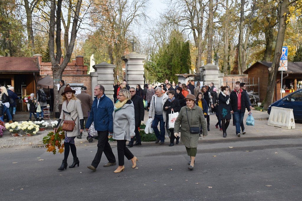 Płockie cmentarze w jesiennej aurze - Zdjęcie główne