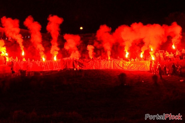 Nocne płomienie na Wzgórzu Tumskim - Zdjęcie główne