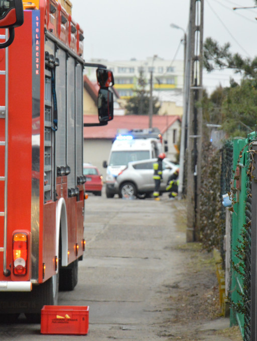 Mężczyzna wjechał w skrzynkę gazową. Mimo reanimacji kierowca zmarł - Zdjęcie główne