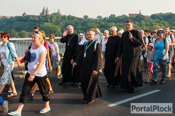 Tysiąc osób wyruszyło spod katedry [FOTO] - Zdjęcie główne