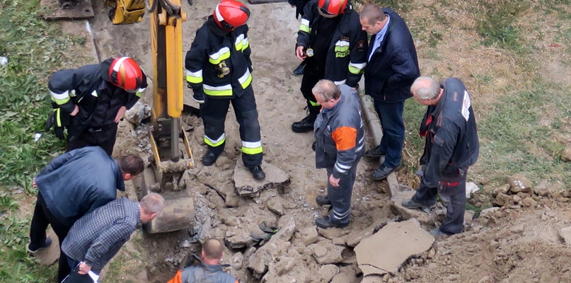 Wyciek gazu w pobliżu bloków i podstawówki. Ewakuowano szkołę  - Zdjęcie główne