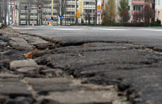 Dziury na Armii Krajowej. Przeoczyli je?! - Zdjęcie główne