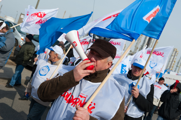 Gorąco w Orlenie. Tysiąc osób protestuje - Zdjęcie główne