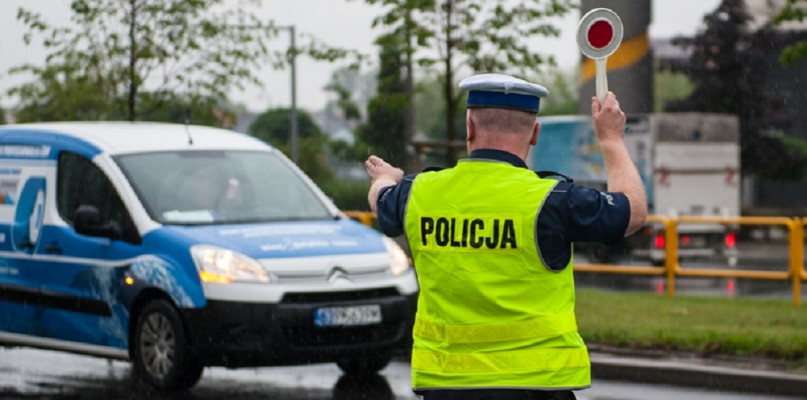 Zatrzymano nietrzeźwą kobietę. Jechała autem z poszukiwanym przez policję pasażerem  - Zdjęcie główne