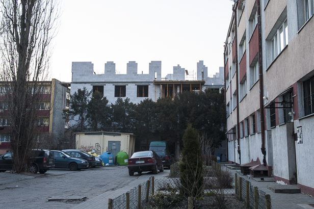 Nowy blok powstaje przy Kolegialnej [FOTO] - Zdjęcie główne