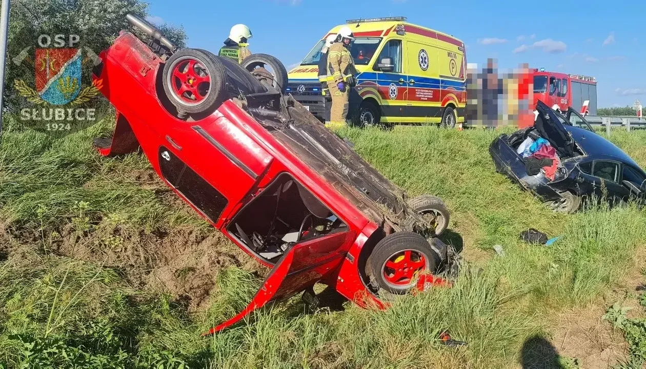 Niebezpieczne zderzenie aut. Jedna osoba w szpitalu - Zdjęcie główne