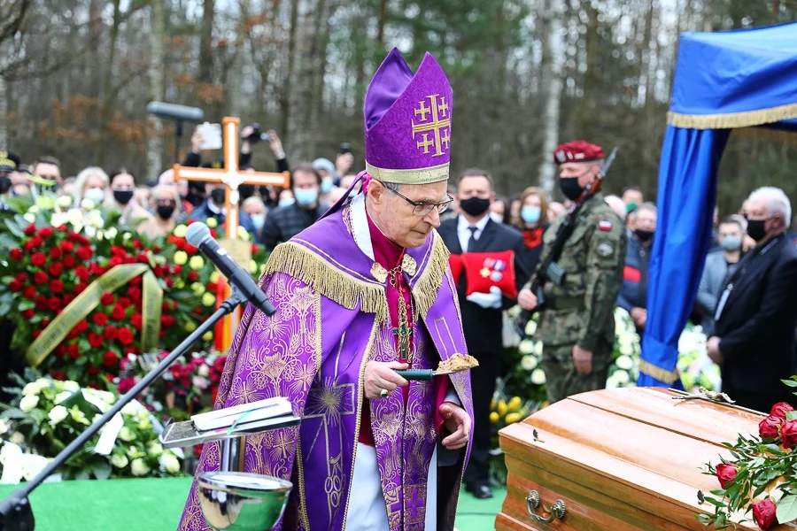 Pogrzeb Krzysztofa Krawczyka odbył się 5 kwietnia na cmentarzu w Grotnikach