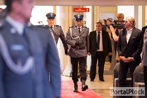 Święto policji. Liczne awanse i czek - Zdjęcie główne