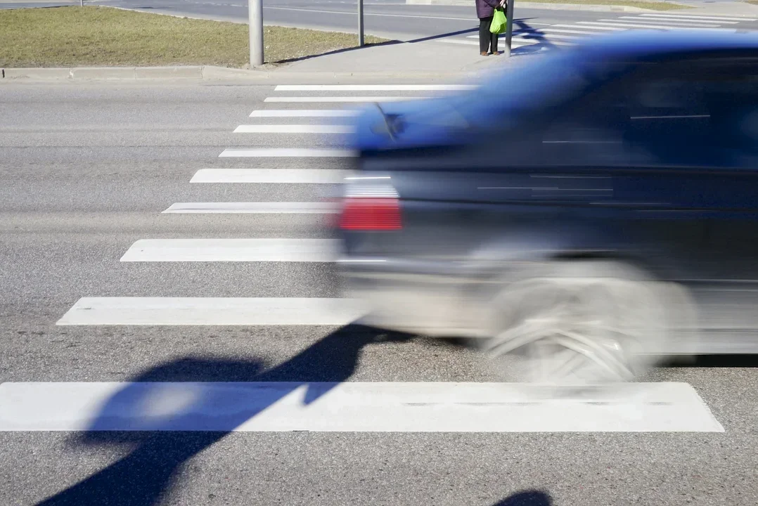 Pędził ulicami miasta, a później chwali się tym w sieci. 20-letni pirat drogowy zatrzymany - Zdjęcie główne