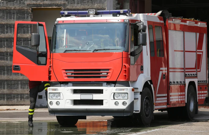 Utrudnienia na drogach w powiecie! Strażacy usuwają rozlaną ciecz - Zdjęcie główne