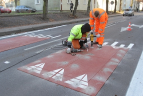 W centrum montują poduszki na jezdni. Trzeba będzie zwolnić - Zdjęcie główne