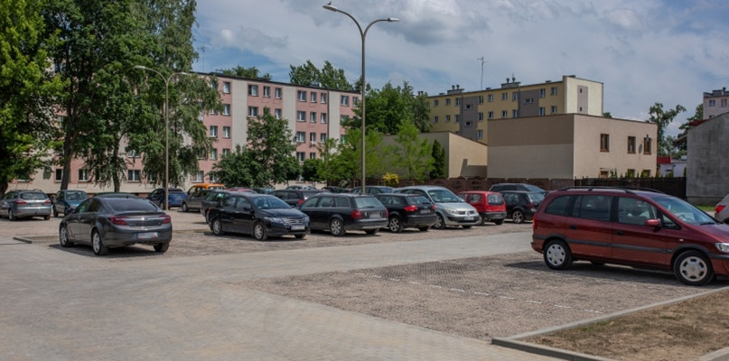 Nowy parking z 60 miejscami postojowymi już dostępny - Zdjęcie główne